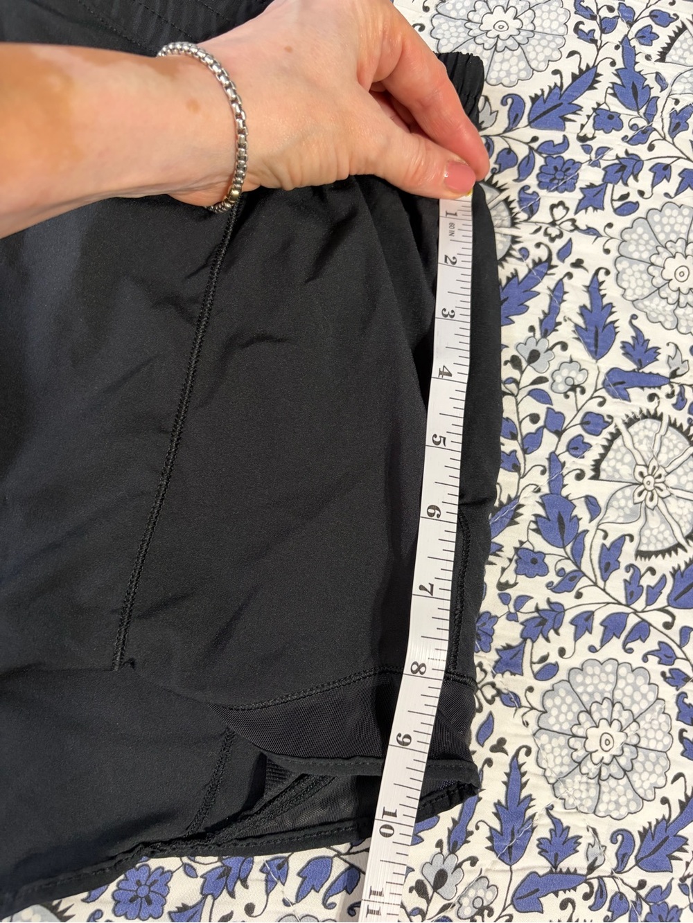 Lululemon size 10 like new Black Athletic Running Shorts - Picture 3 of 7